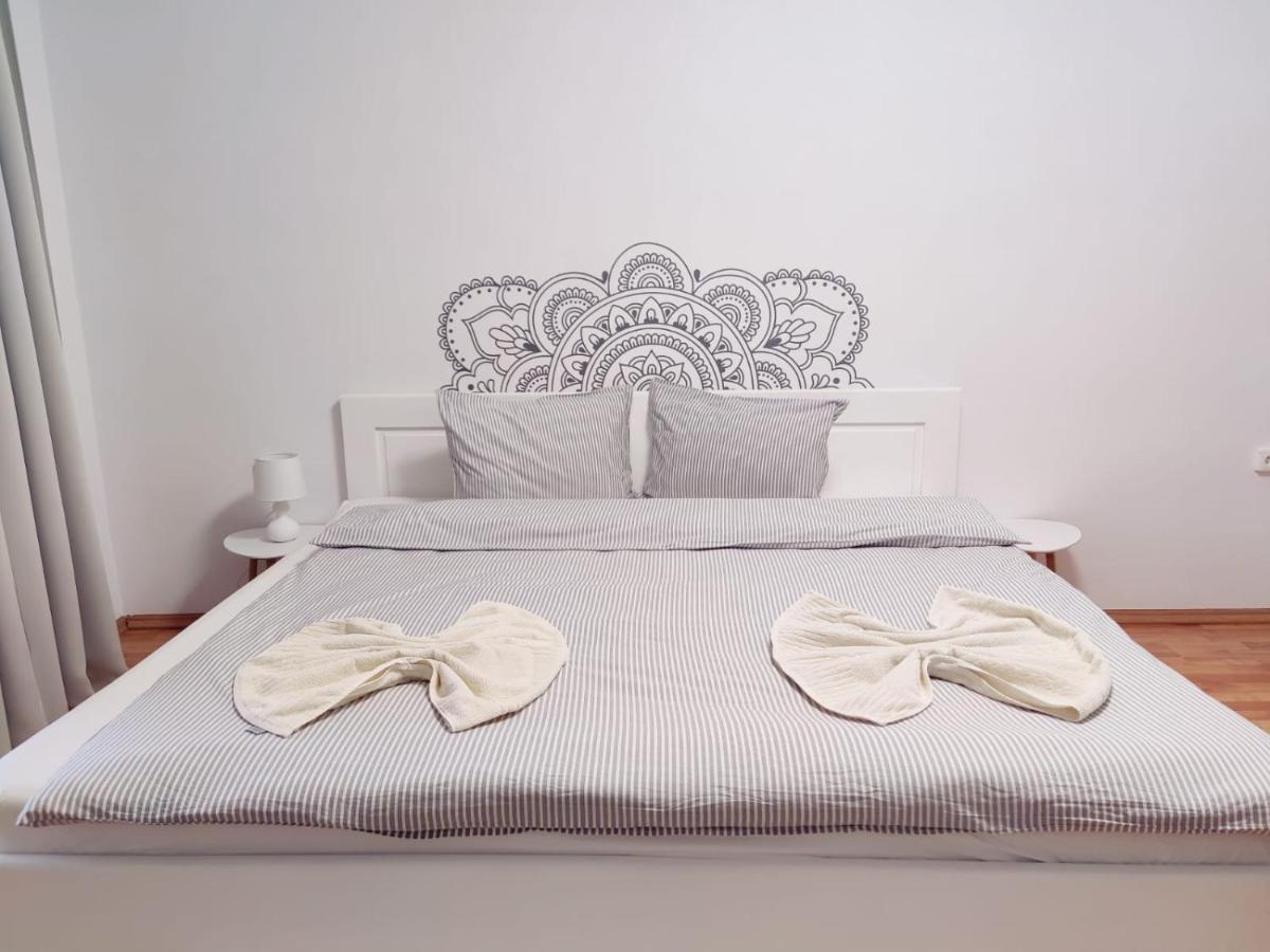 Penthouse Daniela - 3 Rooms In A Spacious Central Apartment Targu Mures Exterior photo
