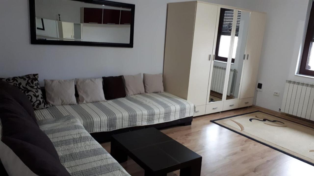 Penthouse Daniela - 3 Rooms In A Spacious Central Apartment Targu Mures Exterior photo