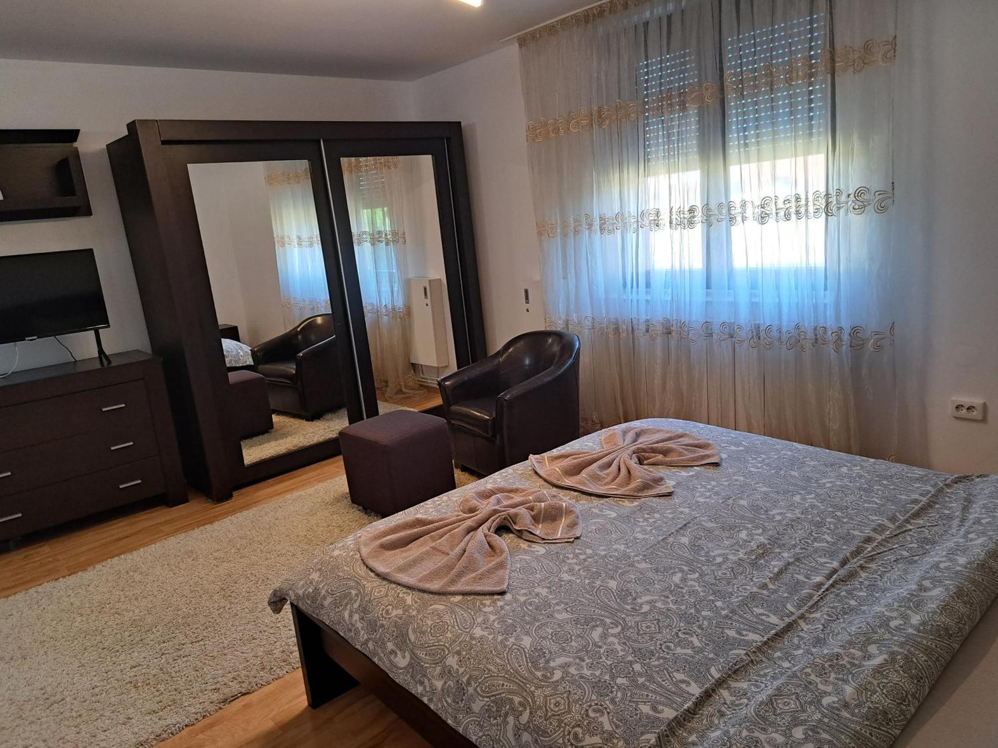 Penthouse Daniela - 3 Rooms In A Spacious Central Apartment Targu Mures Exterior photo